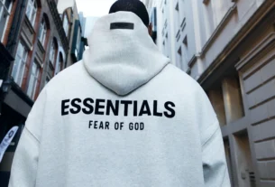 Essential hoodie